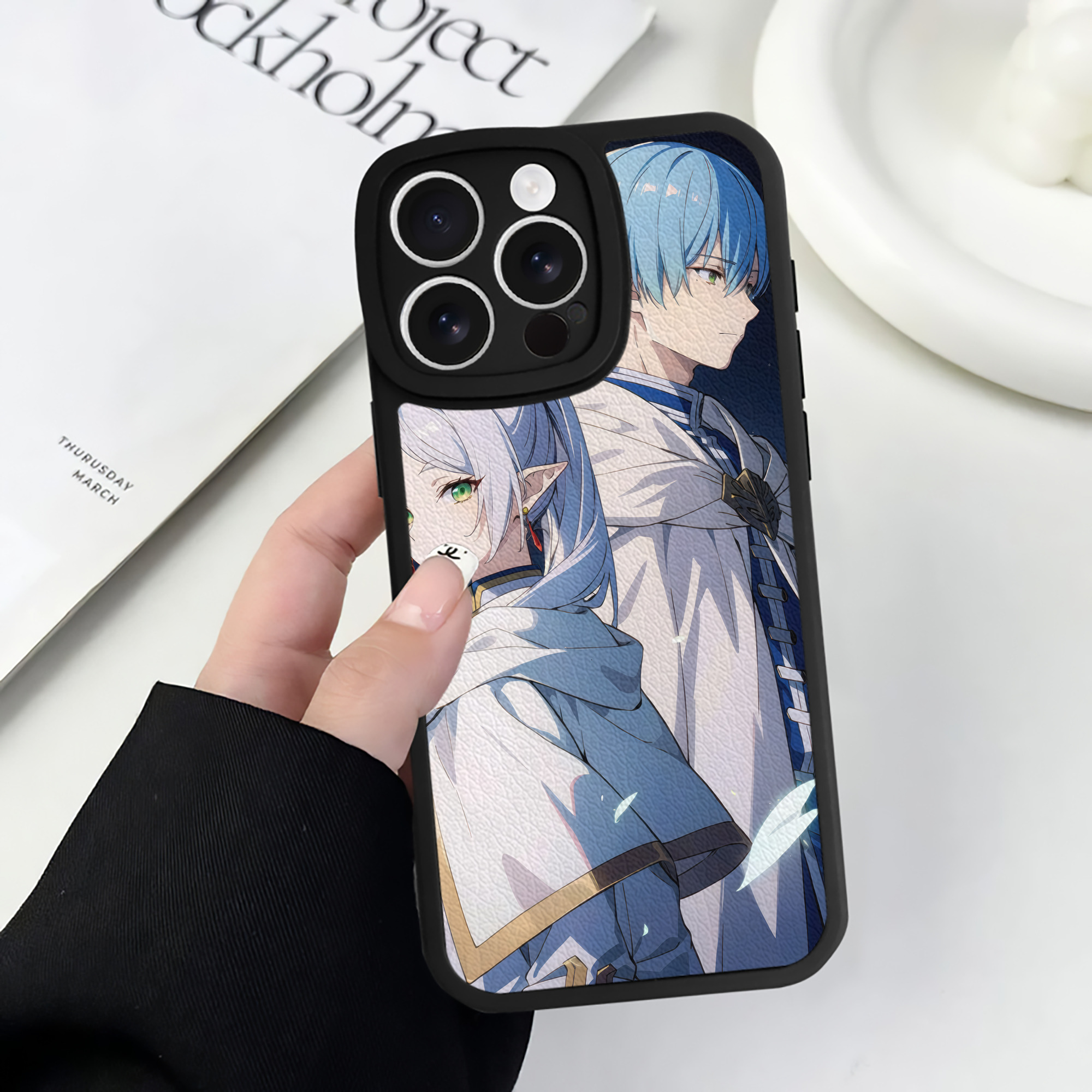（画像用） 葬送のフリーレン Frieren 【iPhone 16シリーズ対応】シリコンスマホケース（レザー調） 材質：シリコン